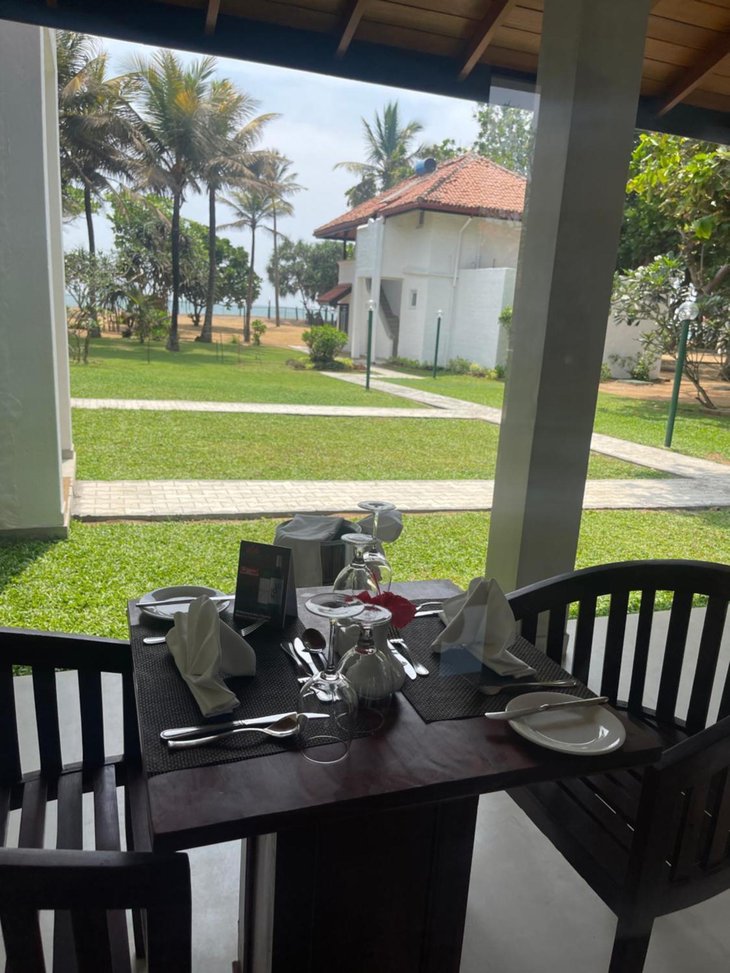 Hibiscus Beach Hotel & Villas Kalutara Exterior foto
